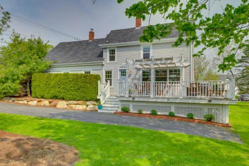 Rockland Home with Deck 5 Mins to Historic Downtown!