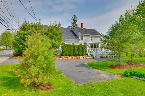 Rockland Home with Deck 5 Mins to Historic Downtown!