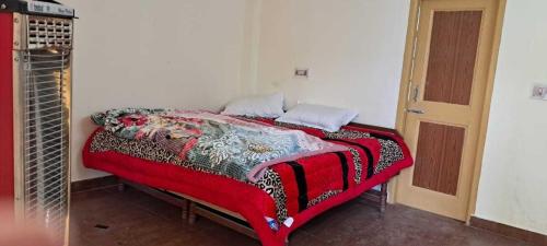 OYO Home 81135 Happy Guest House
