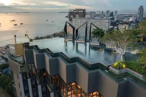 EDGE Pattaya Seaview with infinity pool
