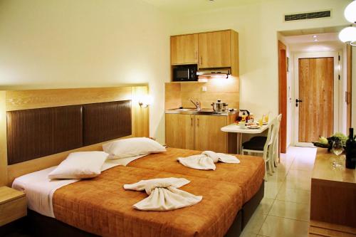 3 twin beds