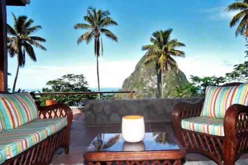 TheTerrace -$1Mil Piton View in ฌาลูสล์