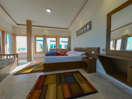 room detail thumbnail 1