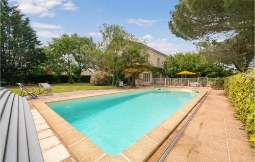 Beautiful Home In Chtellerault With Kitchen