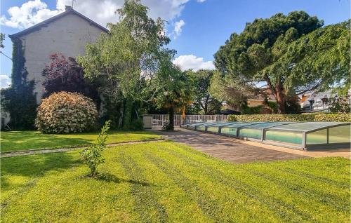 Beautiful Home In Chtellerault With Kitchen