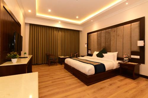 Deluxe Double or Twin Room image 3