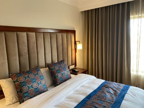Deluxe Double Room with Balcony image 1