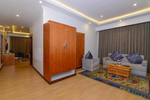 Junior Suite with Balcony image 2