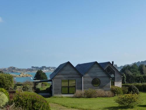 Comfortable architect villa with magnificent view Plougasnou - Location saisonnière - Plougasnou