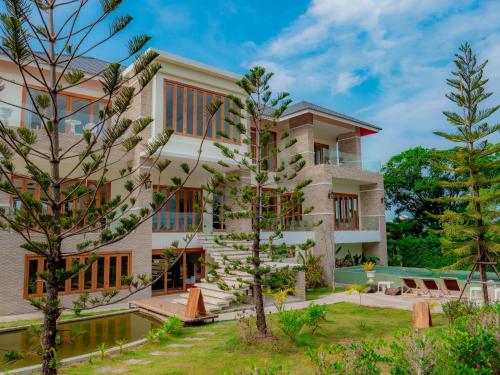 4 bedrooms, 11 beds