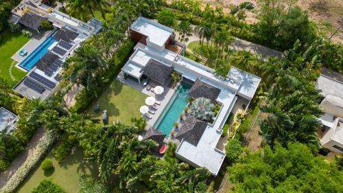 Luxury 3BR Villa C Layan Estate: Idyllic Retreat near Beach