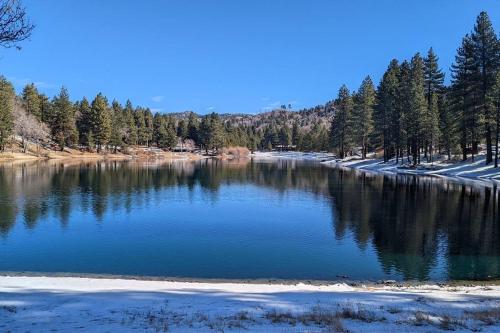 Hidden Jewel of San Bernardino Mountains in Green Valley Lake, USA