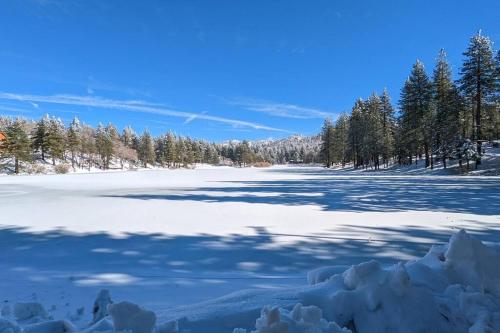 Hidden Jewel of San Bernardino Mountains in Green Valley Lake, USA