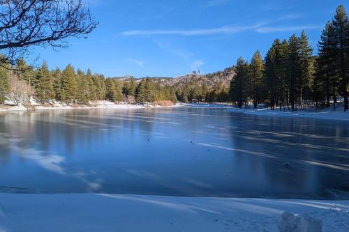 Hidden Jewel of San Bernardino Mountains in Green Valley Lake, USA