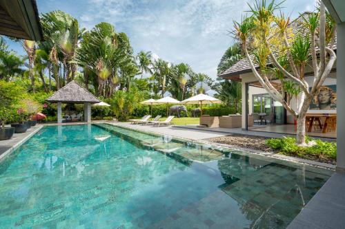 Luxury 3BR Villa C Layan Estate: Idyllic Retreat near Beach