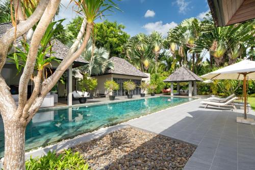 Luxury 3BR Villa C Layan Estate: Idyllic Retreat near Beach