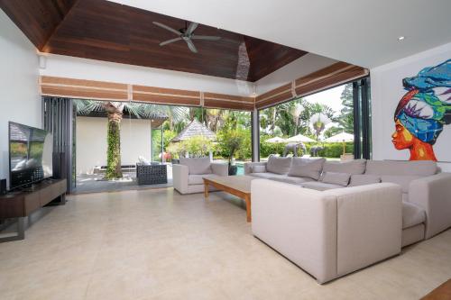 Luxury 3BR Villa C Layan Estate: Idyllic Retreat near Beach