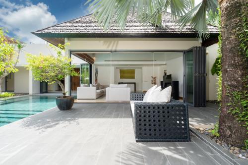 Luxury 3BR Villa C Layan Estate: Idyllic Retreat near Beach