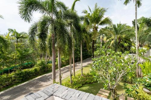 Luxury 3BR Villa C Layan Estate: Idyllic Retreat near Beach