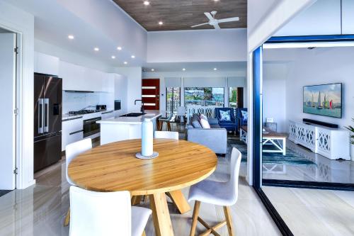 Hidden Cove on Hamilton Island by HIHA