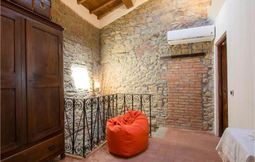 Cozy Apartment In Benabbio With Kitchen