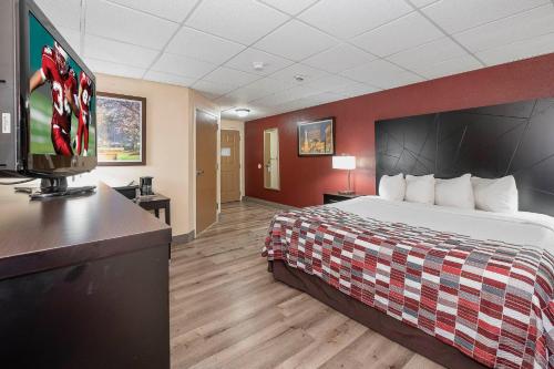 . Red Roof Inn & Suites Macon