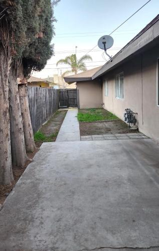 Centrally Located, 4x Queen, 300 MBPS Internet with Backyard!