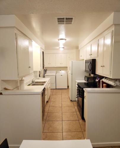 Centrally Located, 4x Queen, 300 MBPS Internet with Backyard!