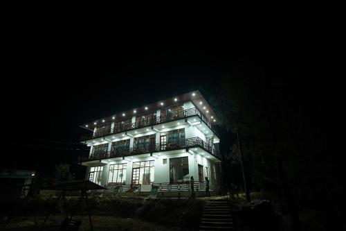Lap Of Himalayas Resort