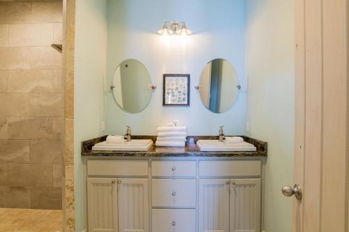 Castle in the Sand East Orange Beach AL-9 bedroom-Sleeps up to 26-Private Pool - image 5