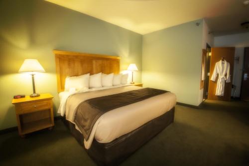 Junction Inn Suites & Conference Center in Babbitt, USA