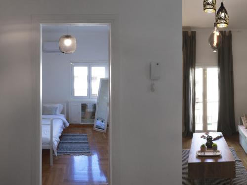 Beautiful Athenian apartment next to the center, Афины (фото 9)