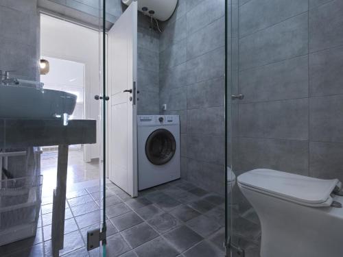 Beautiful Athenian apartment next to the center, Афины (фото 10)