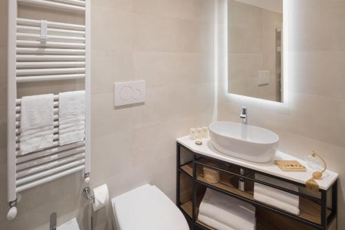 Triple Room with Sea View image 4