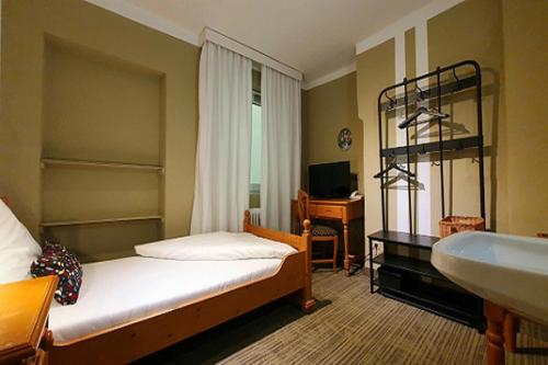 1 twin bed