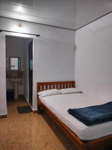 Standard Double Room image 5