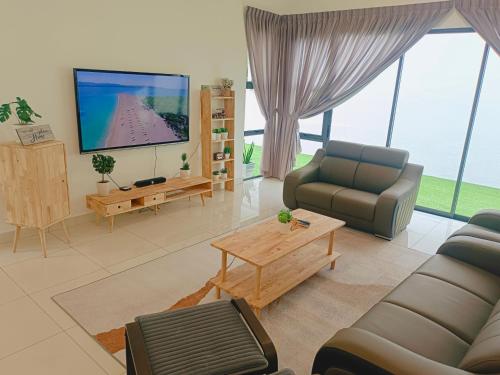 Bungalow, Up to 21 Pax, 4000sqft, 3 Bedrooms, 4 Bathrooms, 4 Car Parks by Star Home, Sungai Petani