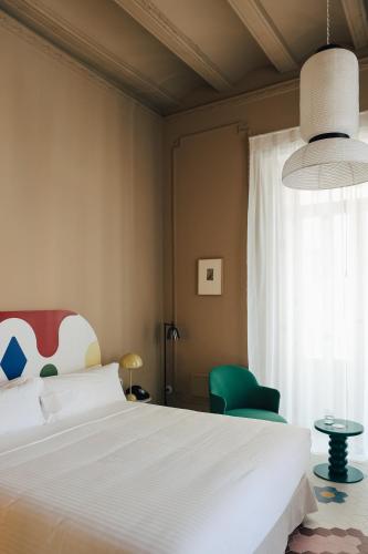 Superior Double Room image 10
