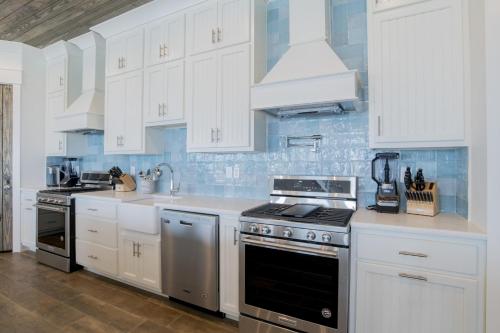 NEW Gulf Front 12bd/12.5 bath home The Grand PEARL  Heated Pool w/ elevator. - image 12