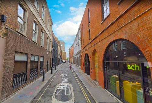 PHENOMENAL 5bedroom DESIGN HOUSE FOR NOMADS XXL GROUPS - image 2