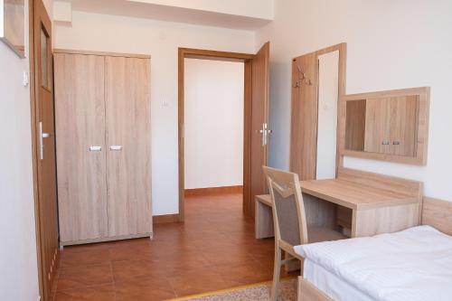 Single Room image 3