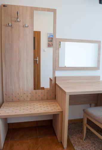 Twin Room image 3