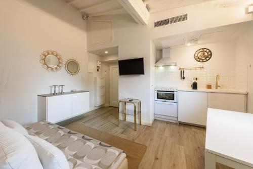 One-Bedroom Apartment image 10