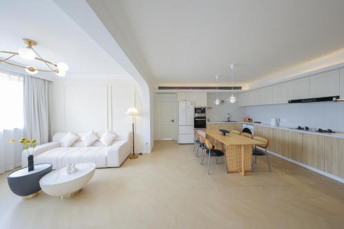 Warm Four Bedroom Apartment with Huangpu River View, Šanghaj (fotografie 6)