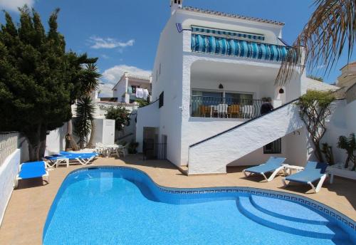 Villa Topping