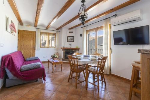 2 bedrooms, 5 beds