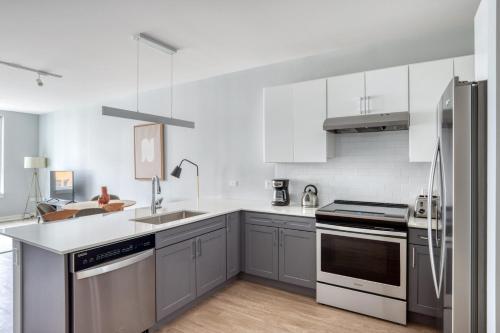 บริการและสิ่งอำนวยความสะดวก, Arlington Heights 2br w wd gym bbq nr dining CHI-911 in อาร์ลิงตัน ไฮทส์ (IL)