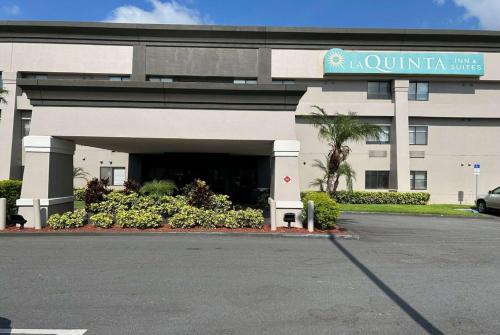 La Quinta by Wyndham Orlando South - main image