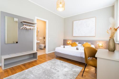 1 queen bed, 1 sofa bed