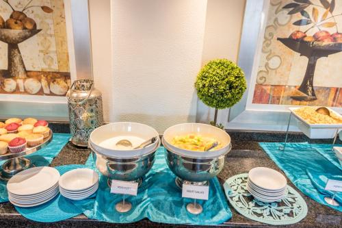 Food and beverages, Road Lodge Isando in Germiston